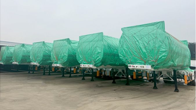 Muchos semirremolques cisterna TITAN listos para enviar