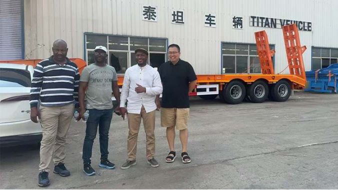 Los clientes visitan la fábrica de TITAN